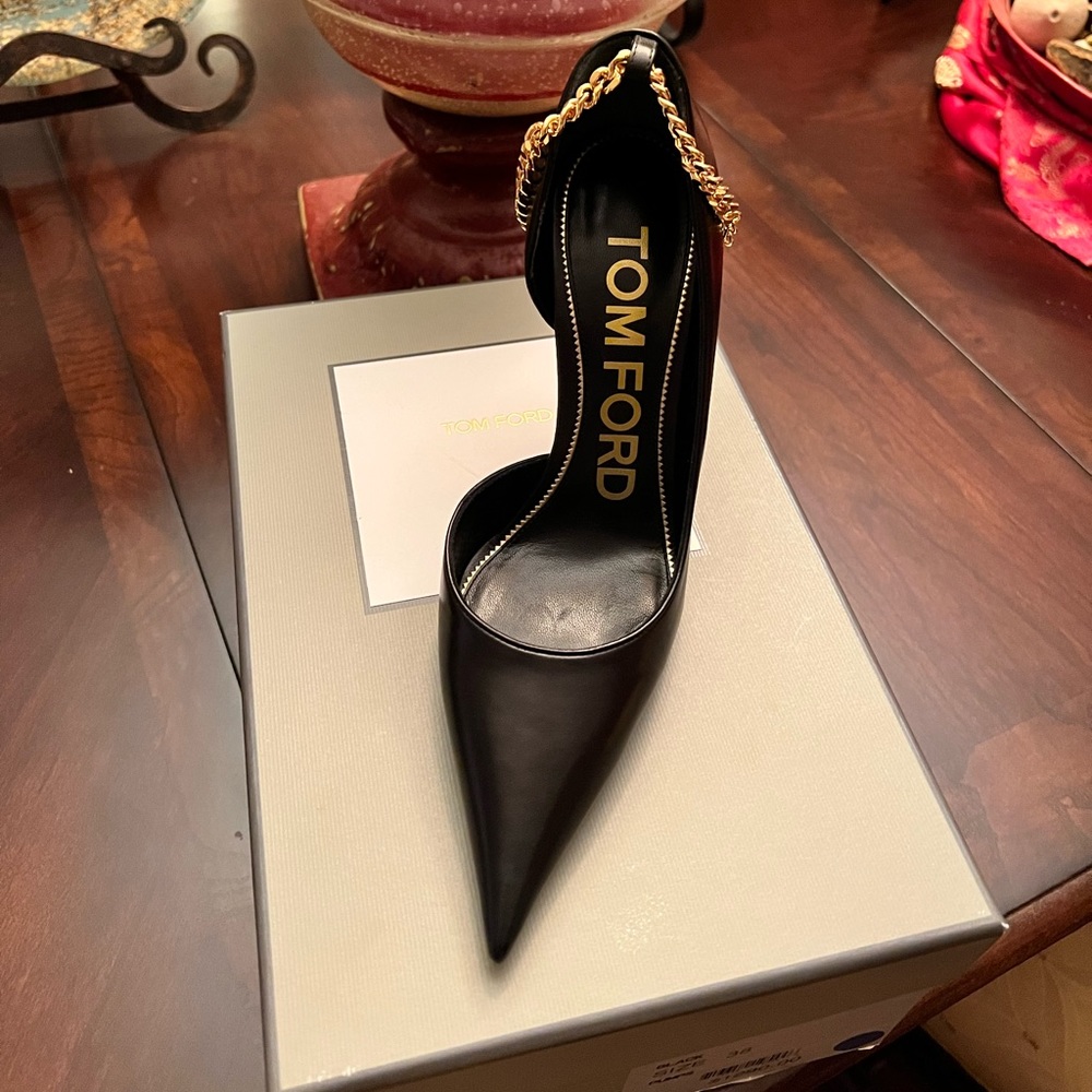 SHINY LEATHER CHAIN PUMP 105 MM